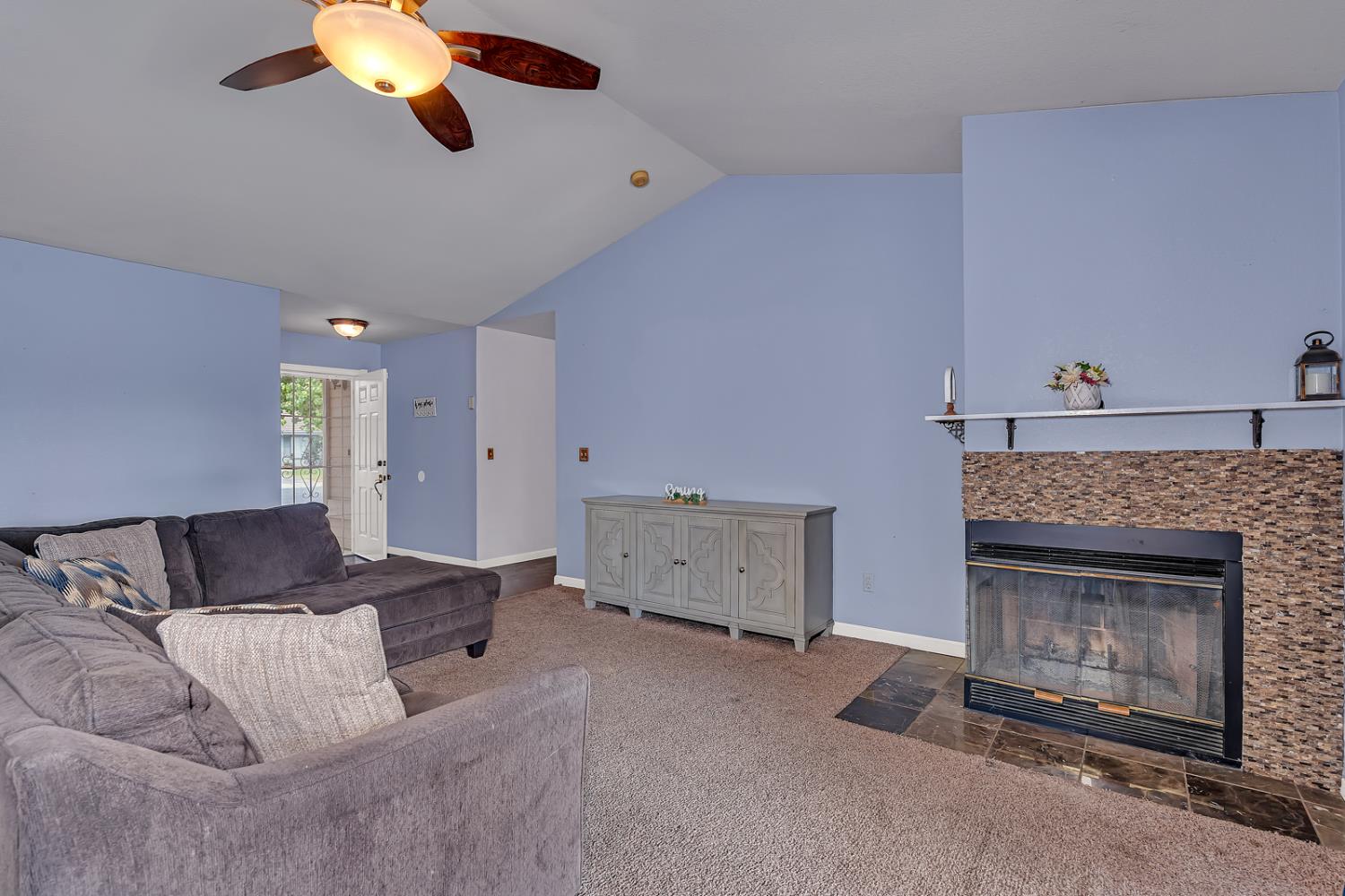 110 2nd St, Los Banos, CA 93635