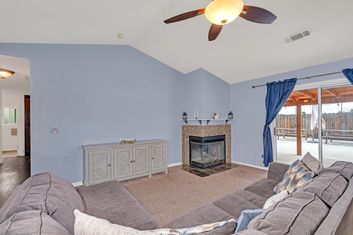 110 2nd St, Los Banos, CA 93635