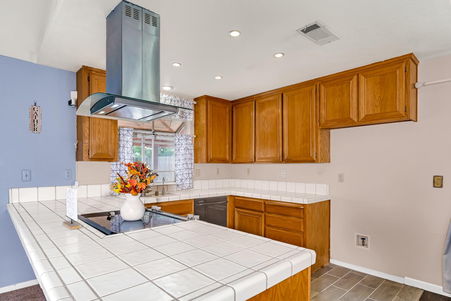 110 2nd St, Los Banos, CA 93635