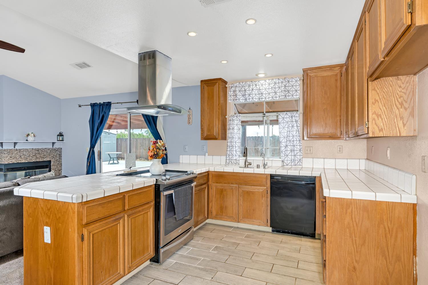 110 2nd St, Los Banos, CA 93635