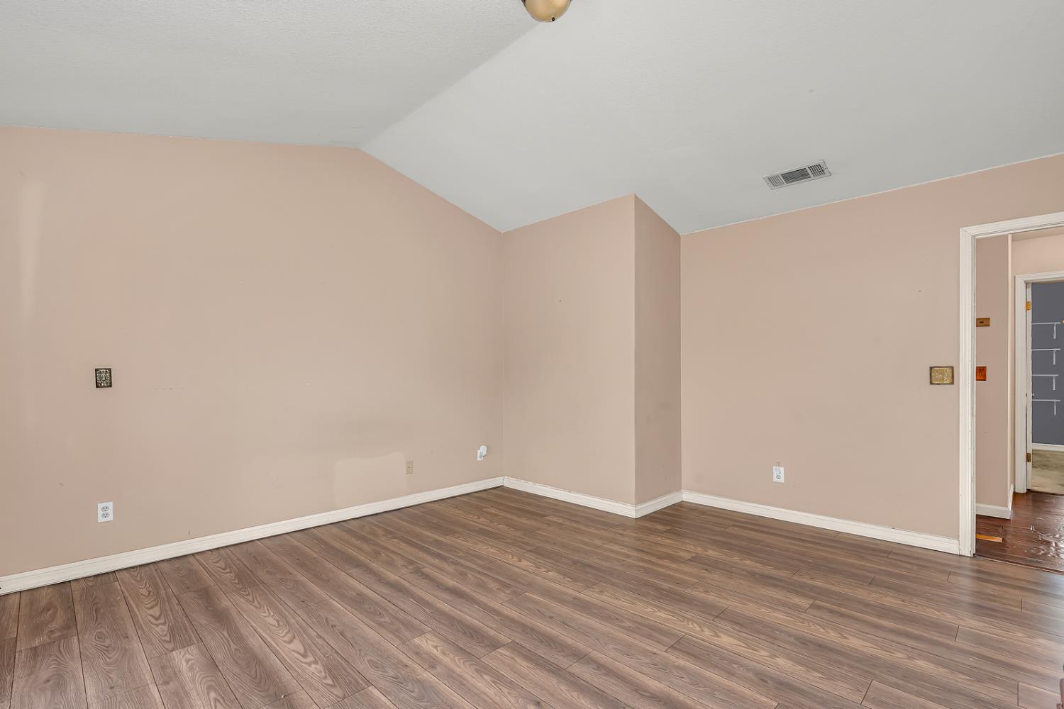 110 2nd St, Los Banos, CA 93635