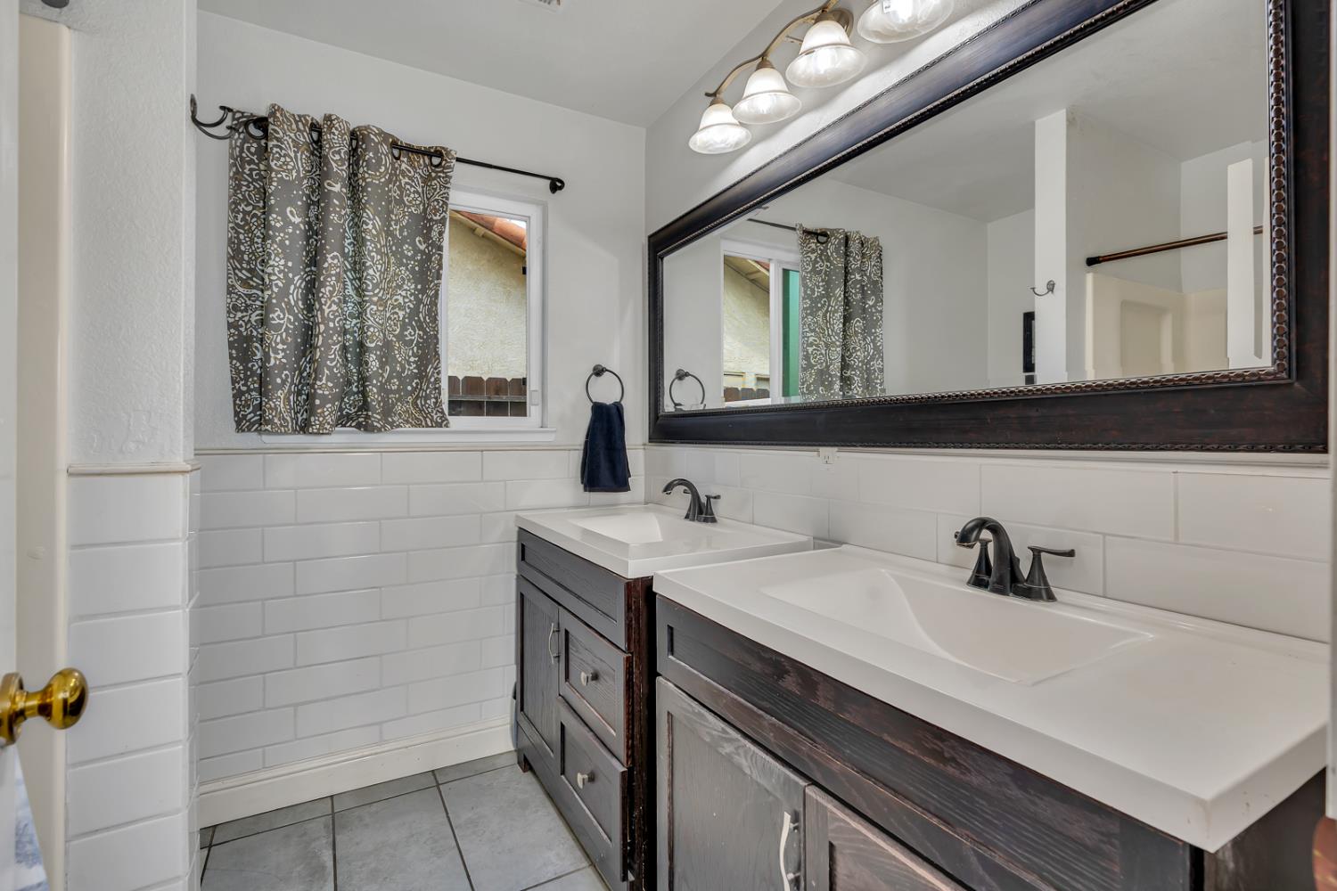 110 2nd St, Los Banos, CA 93635