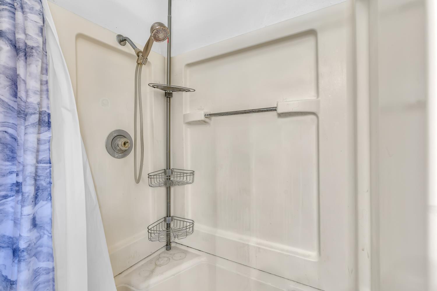 110 2nd St, Los Banos, CA 93635