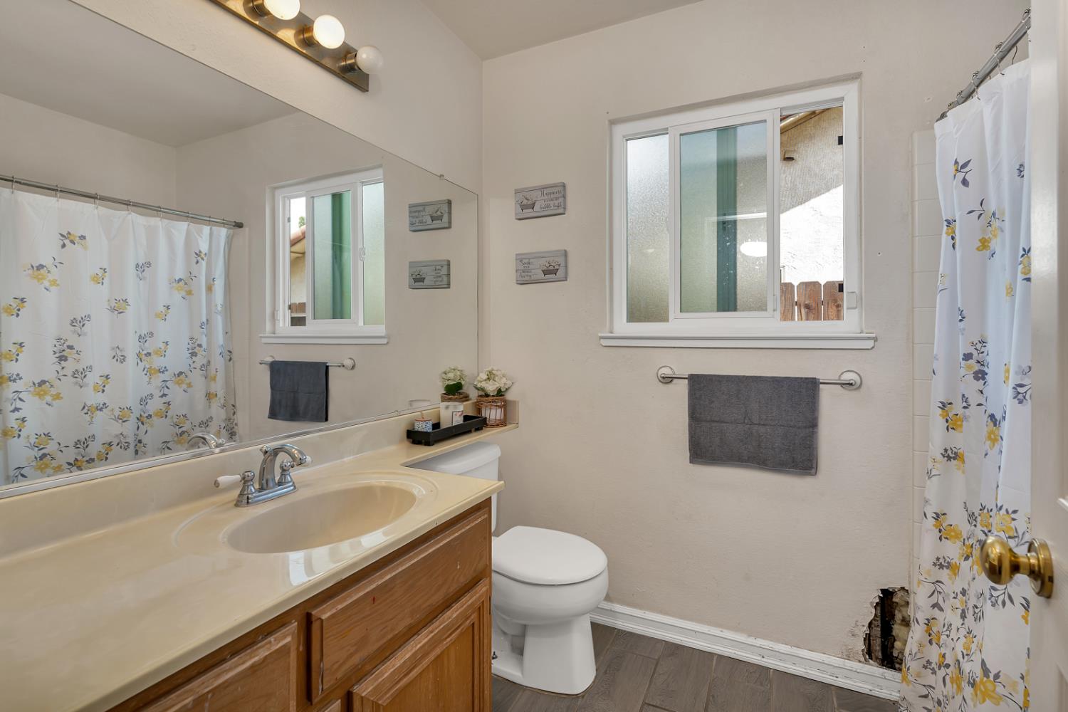 110 2nd St, Los Banos, CA 93635