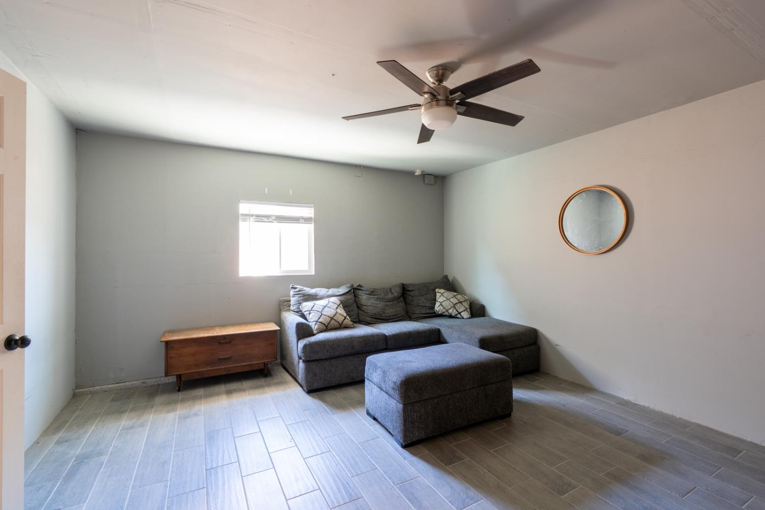 110 2nd St, Los Banos, CA 93635