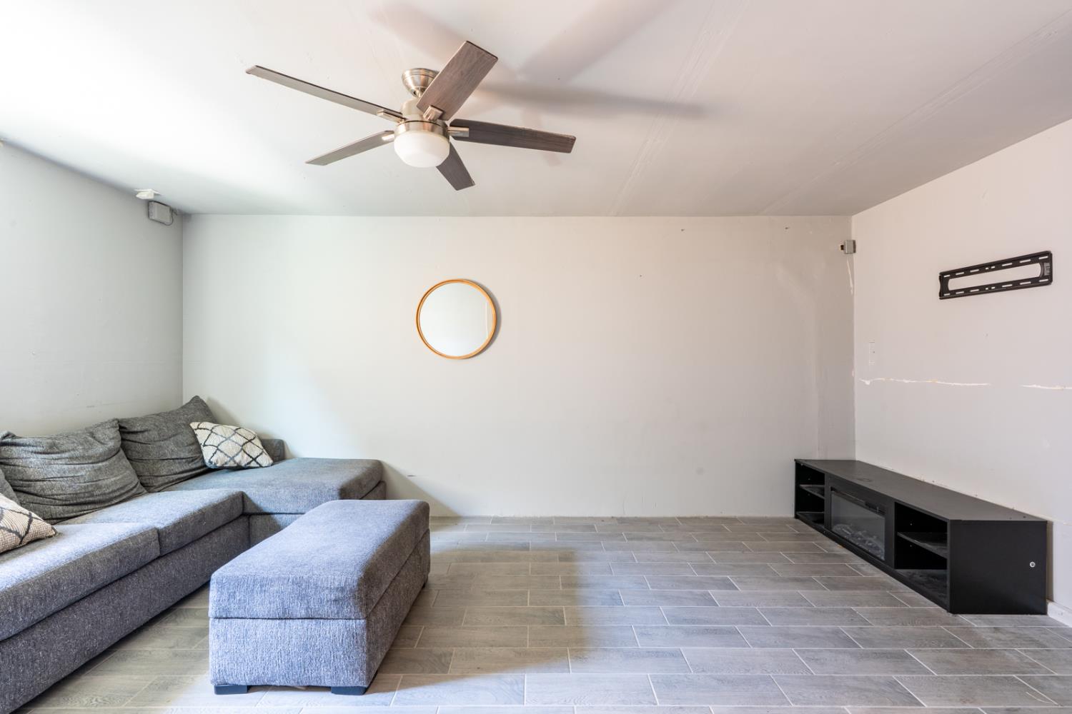 110 2nd St, Los Banos, CA 93635