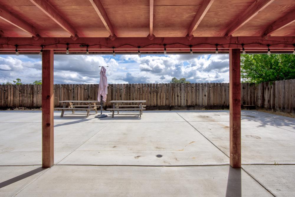 110 2nd St, Los Banos, CA 93635