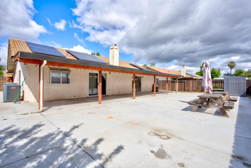 110 2nd St, Los Banos, CA 93635
