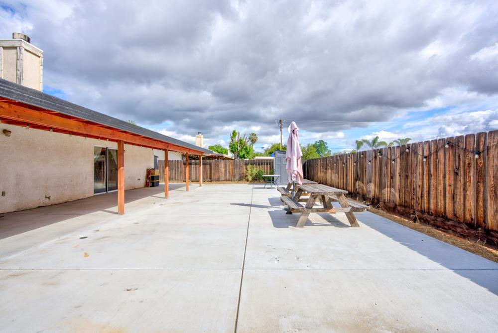 110 2nd St, Los Banos, CA 93635