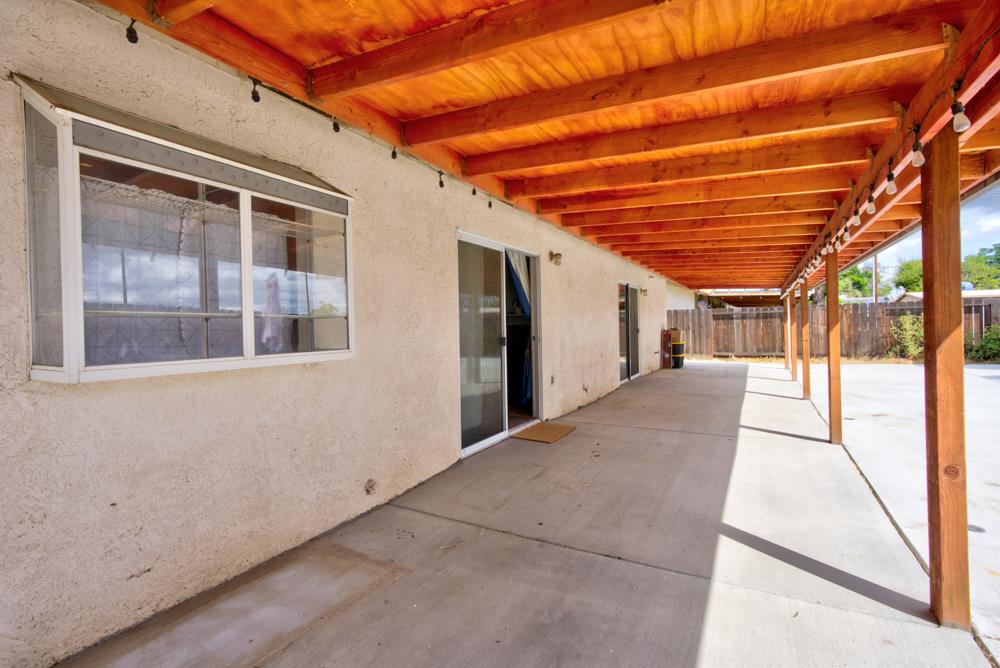 110 2nd St, Los Banos, CA 93635