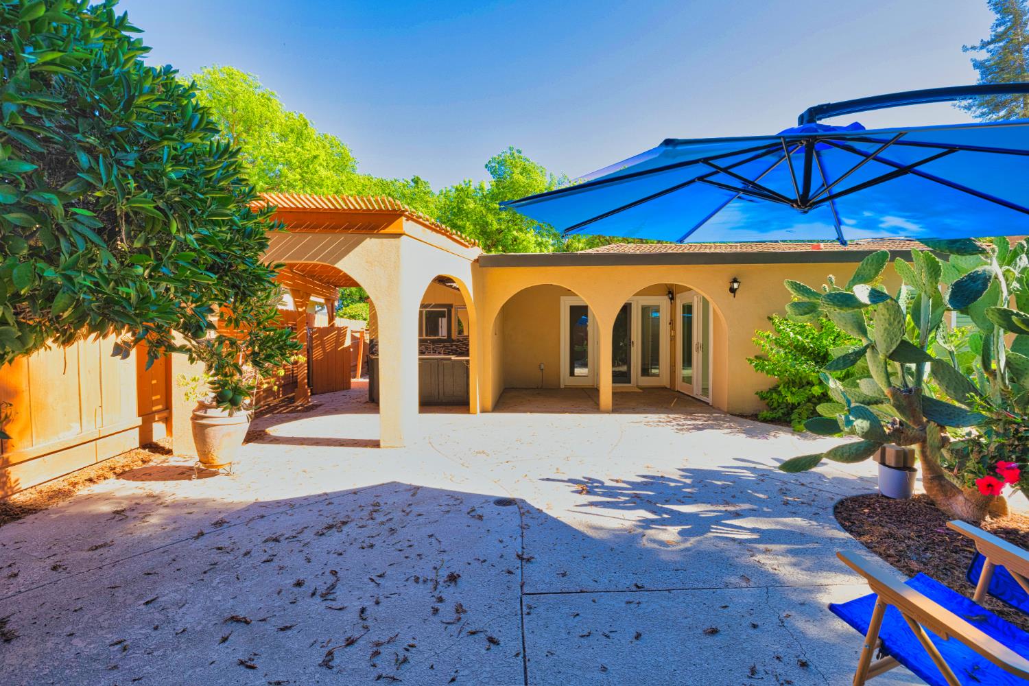 2613 S Surrey Ave, Modesto, CA 95355