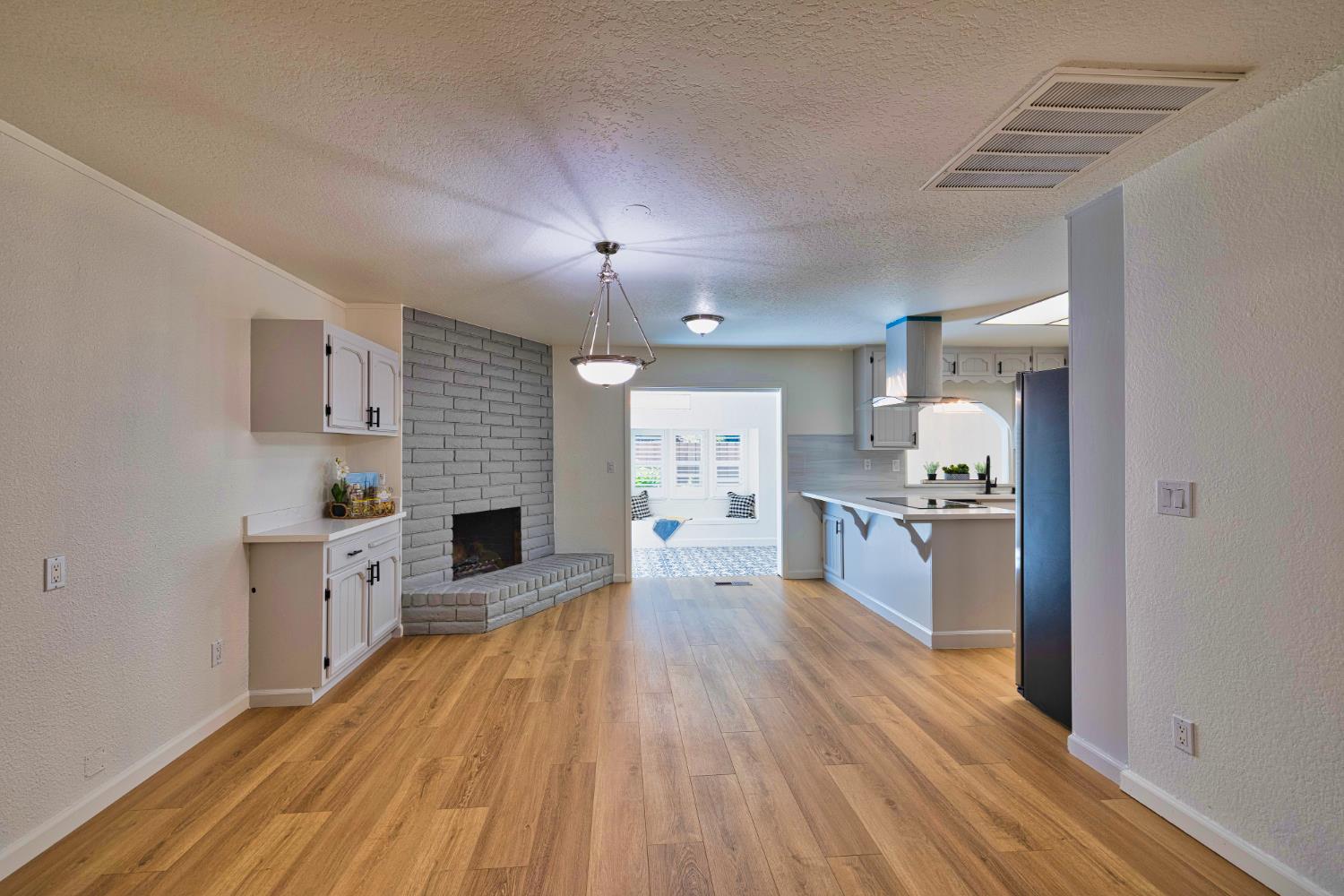 2613 S Surrey Ave, Modesto, CA 95355