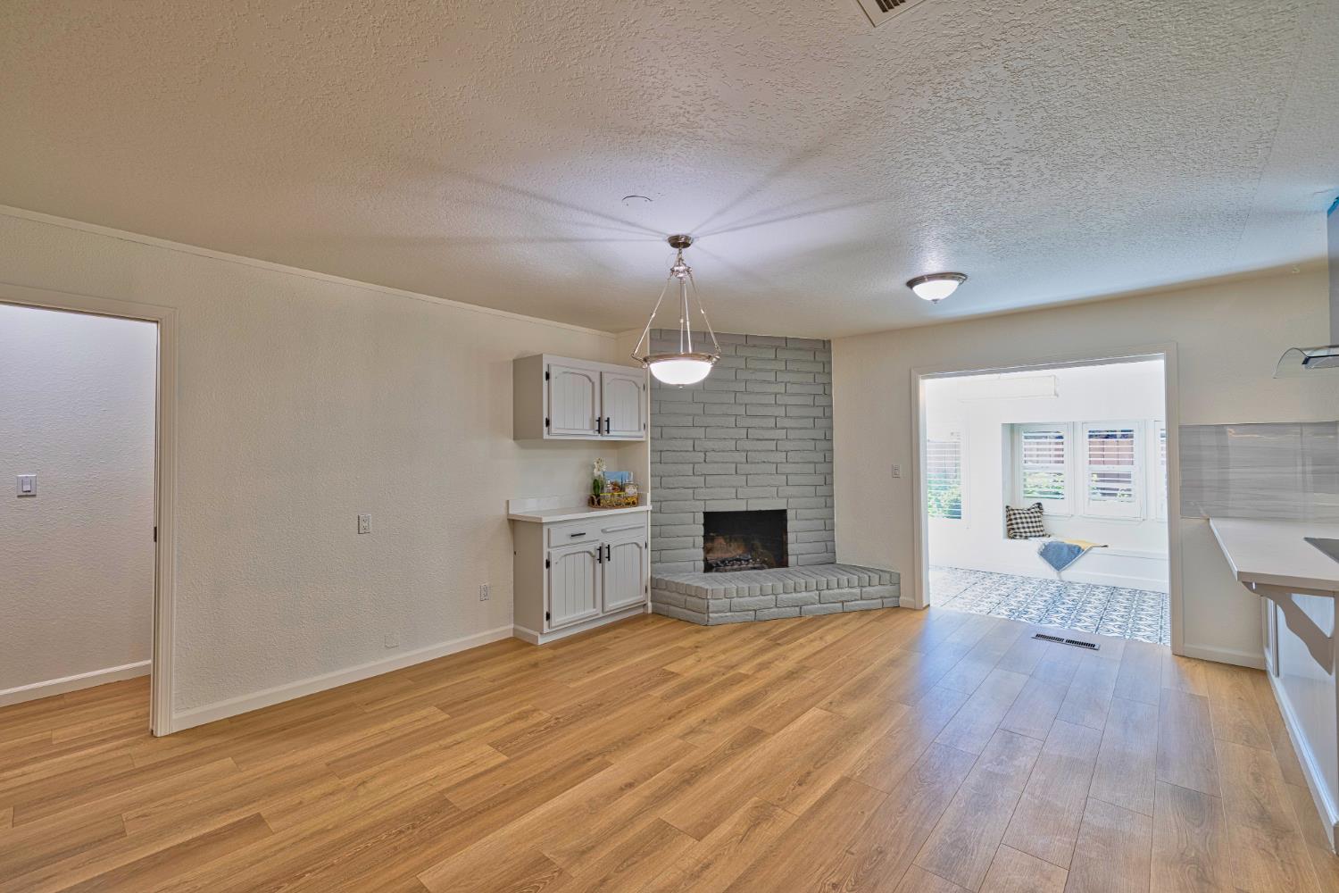 2613 S Surrey Ave, Modesto, CA 95355