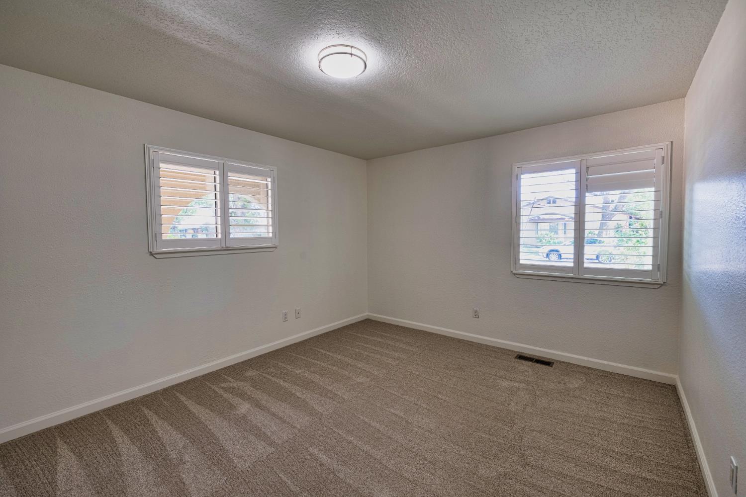 2613 S Surrey Ave, Modesto, CA 95355