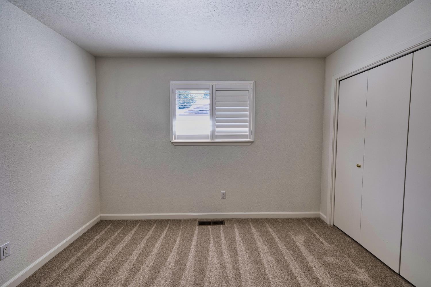 2613 S Surrey Ave, Modesto, CA 95355