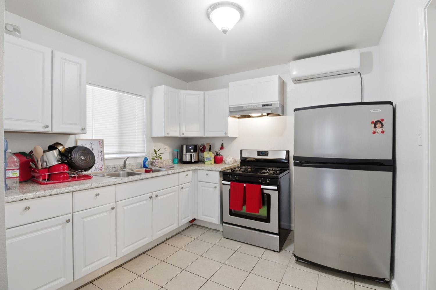 215 Kelley St, Modesto, CA 95354