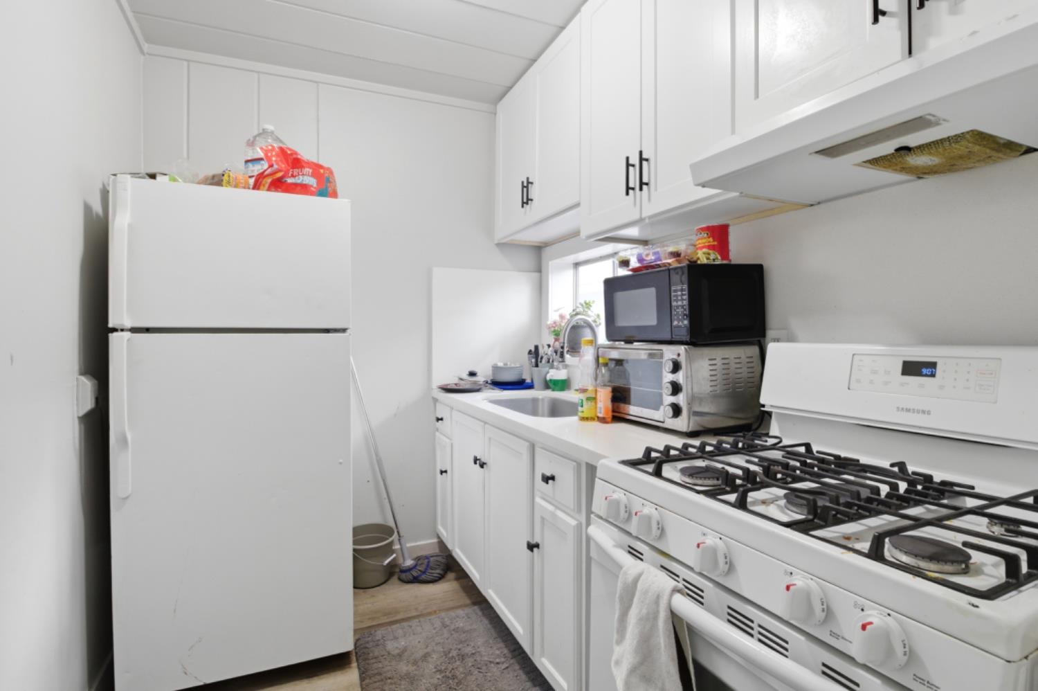 215 Kelley St, Modesto, CA 95354