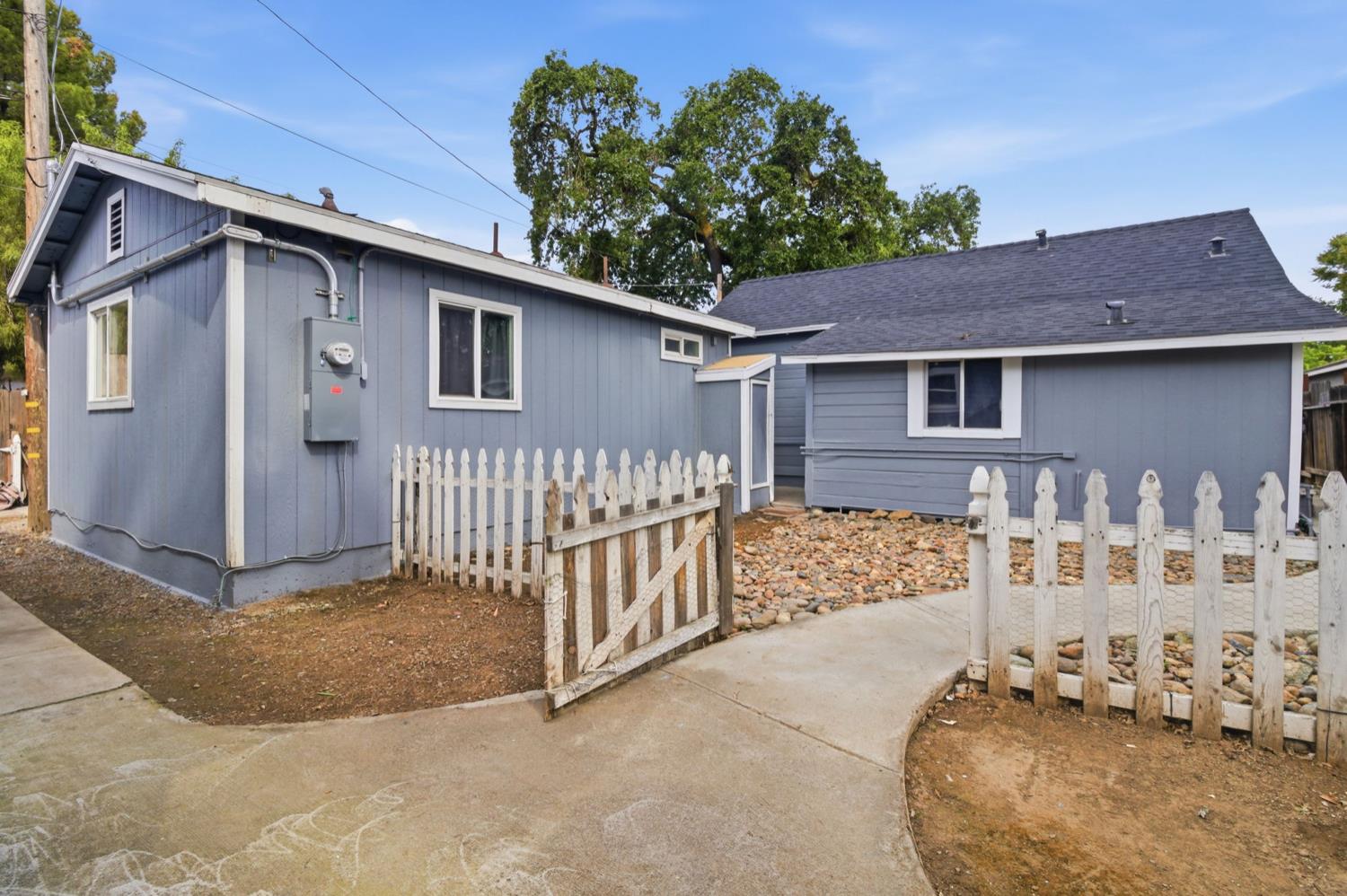 215 Kelley St, Modesto, CA 95354