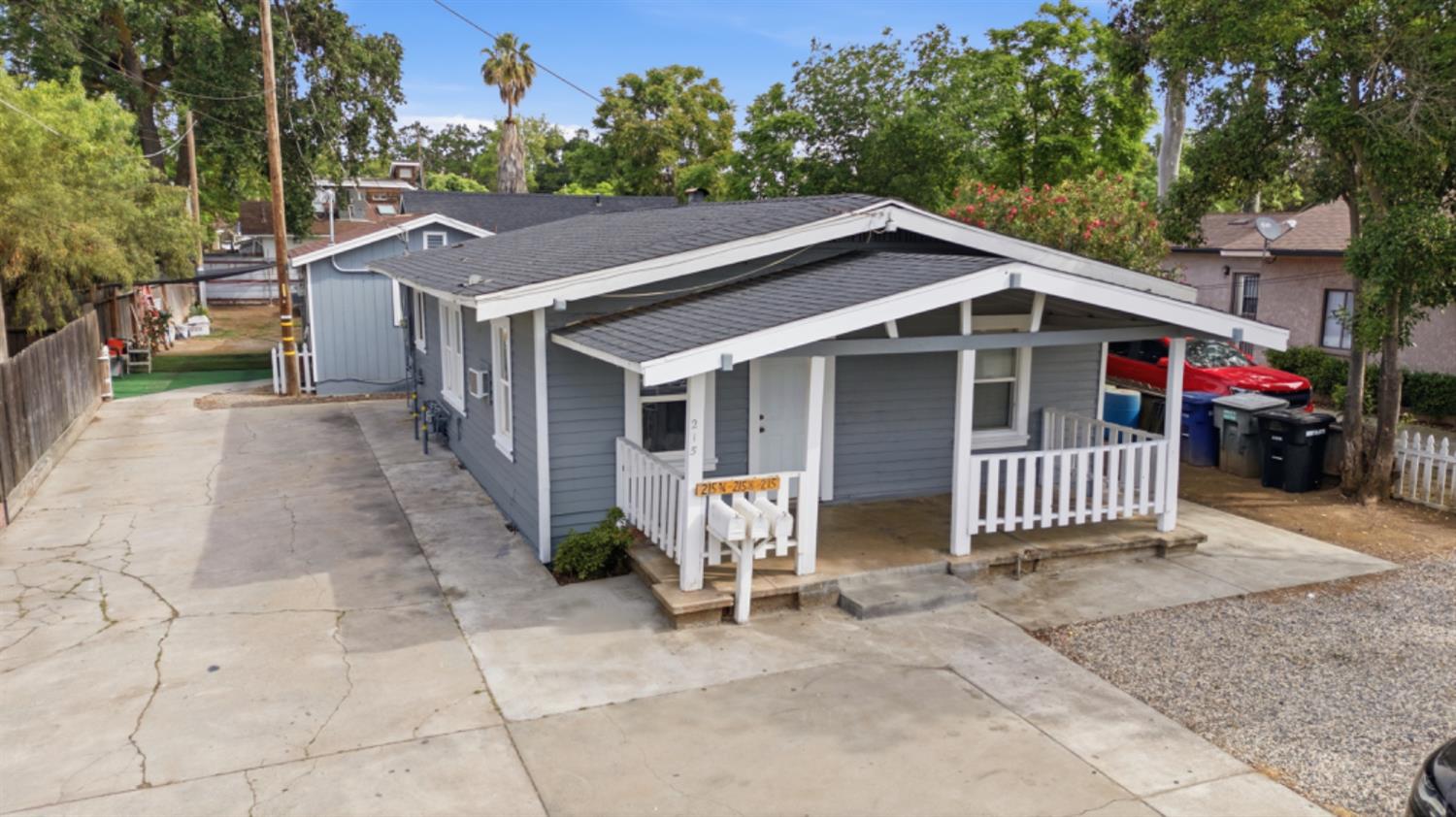215 Kelley St, Modesto, CA 95354