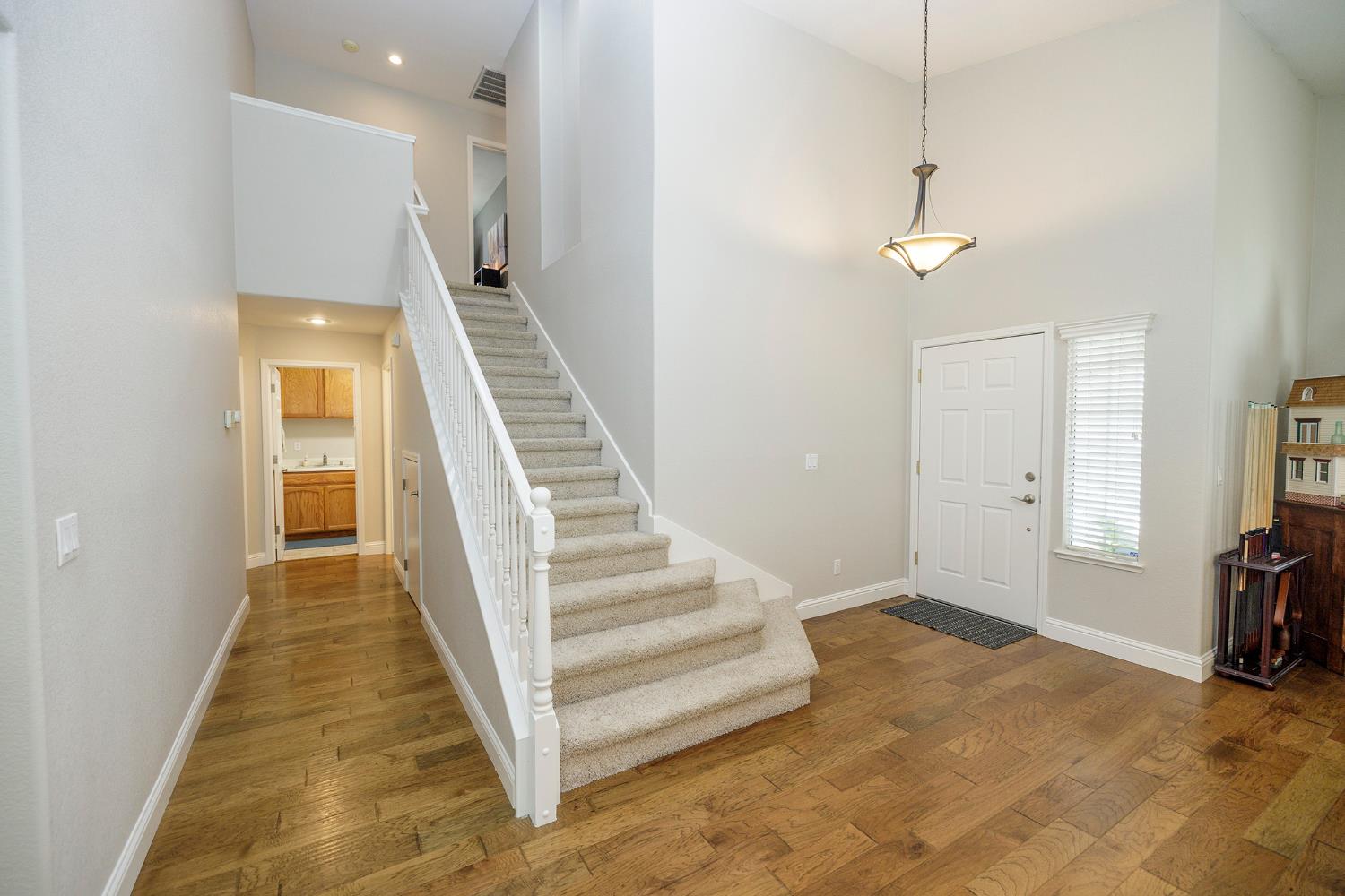 2505 Mission Ct, Escalon, CA 95320