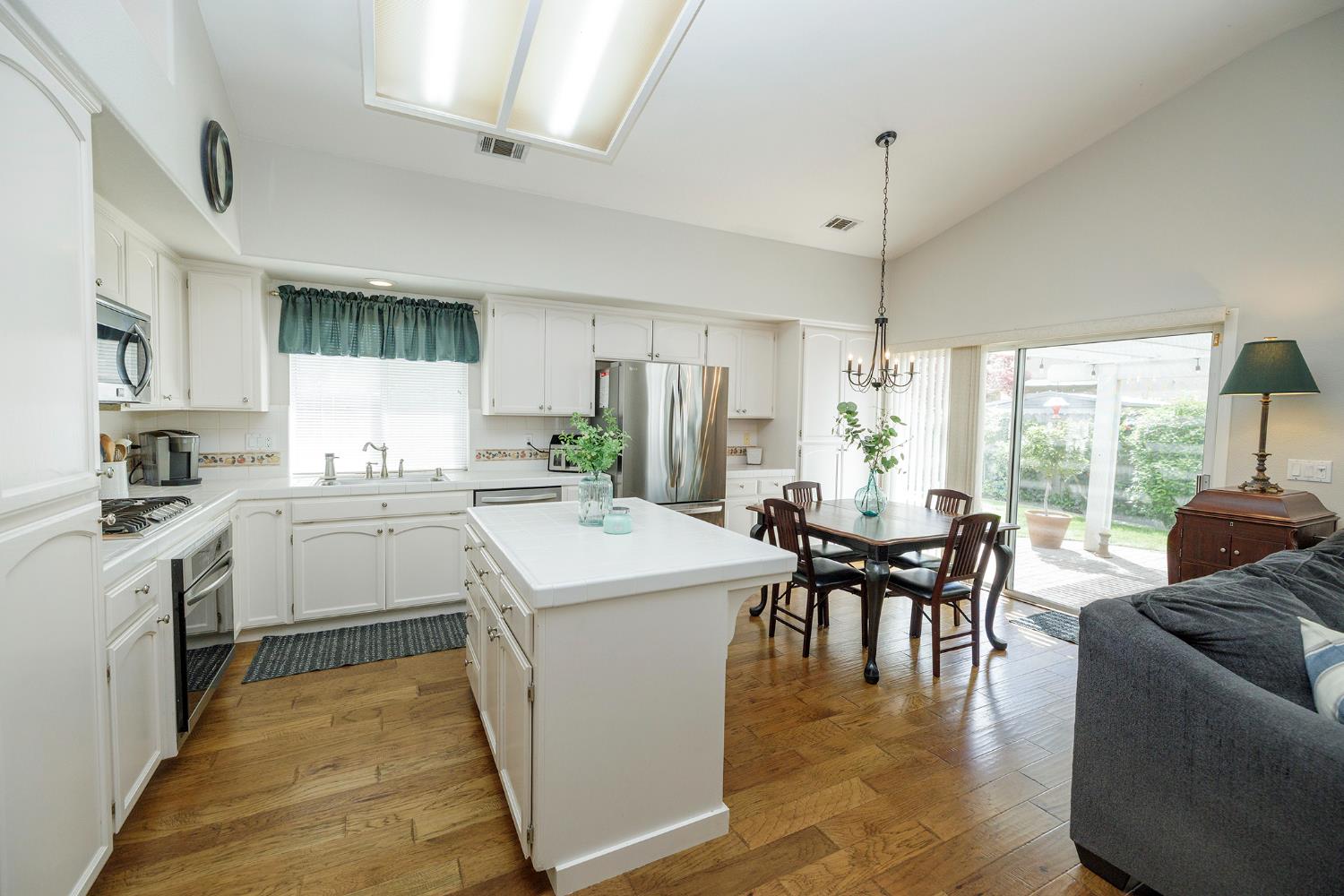 2505 Mission Ct, Escalon, CA 95320