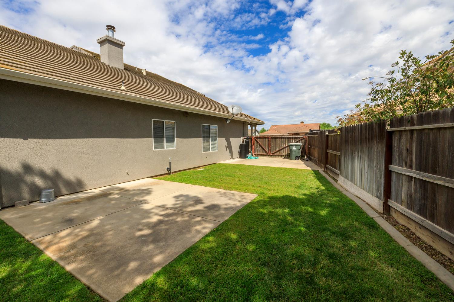 2505 Mission Ct, Escalon, CA 95320