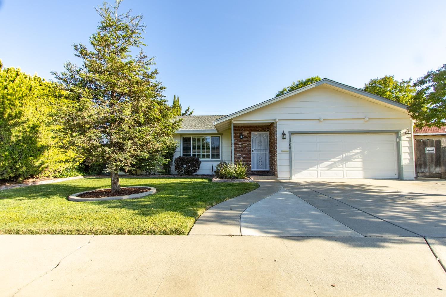 1705 Larkspur Pl, Turlock, CA 95380