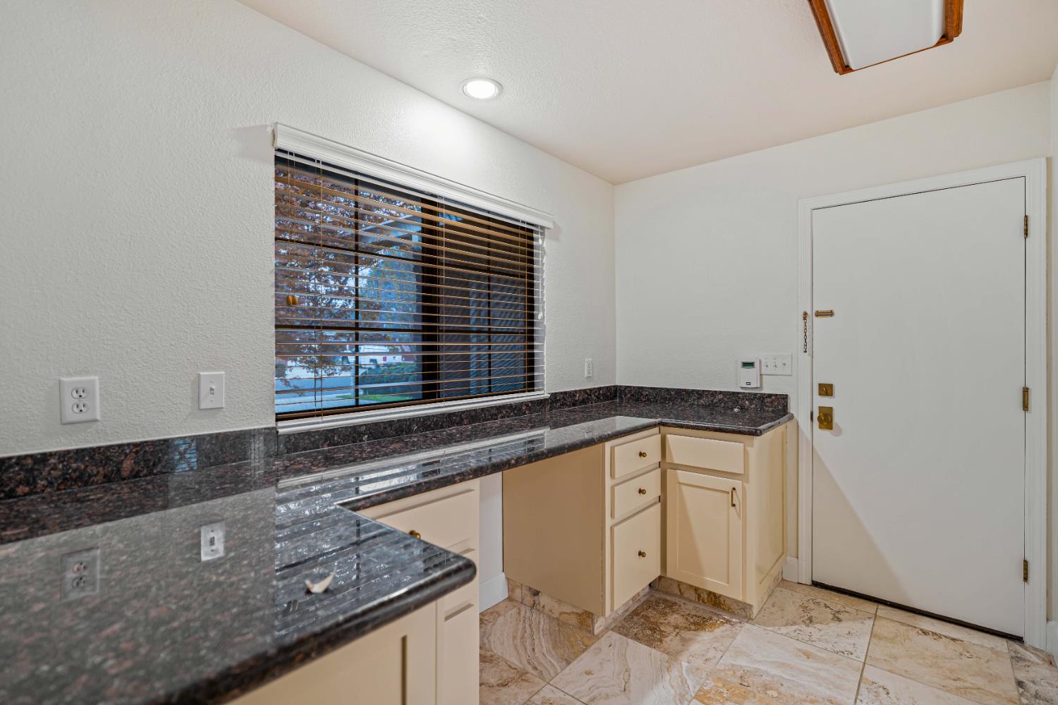 3829 Mondrian Dr, Modesto, CA 95356