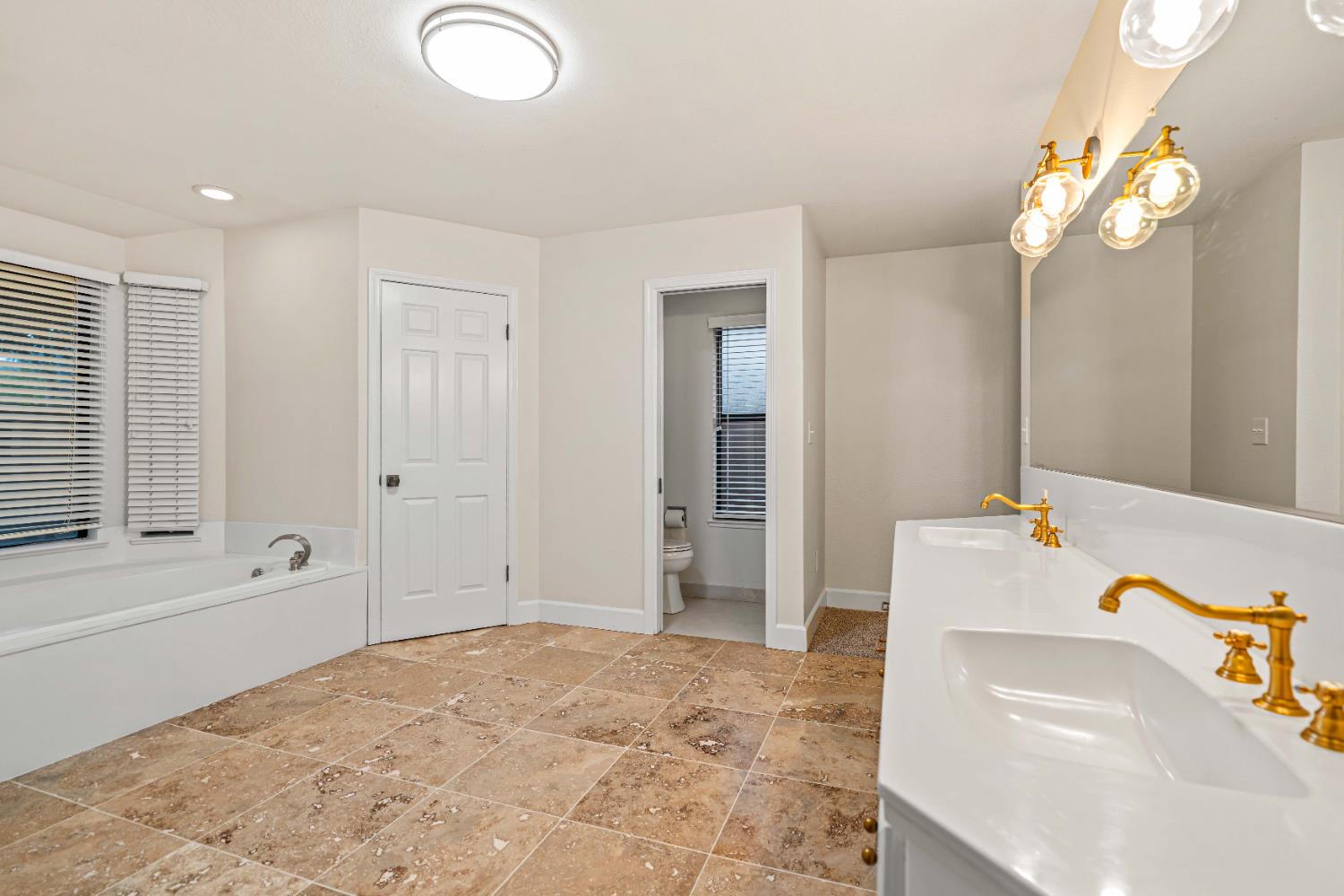 3829 Mondrian Dr, Modesto, CA 95356