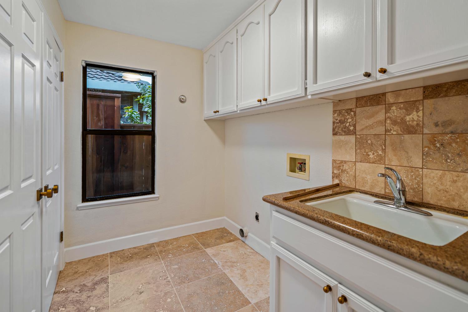 3829 Mondrian Dr, Modesto, CA 95356