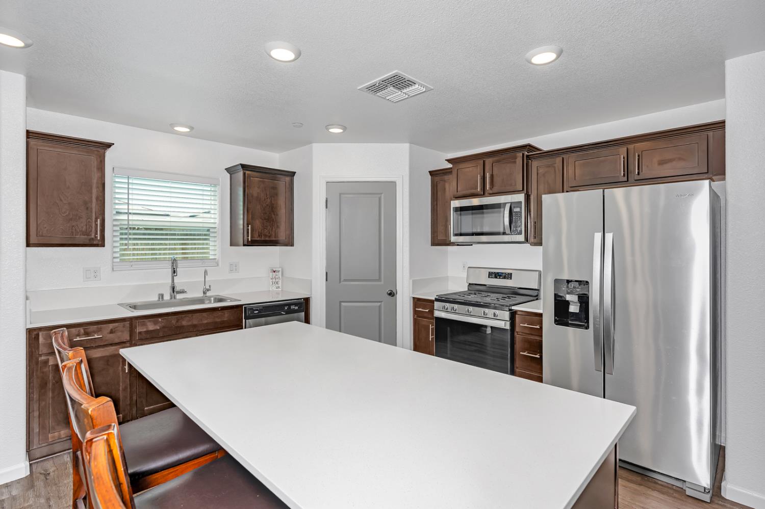 1807 Patricia Ct, Los Banos, CA 93635