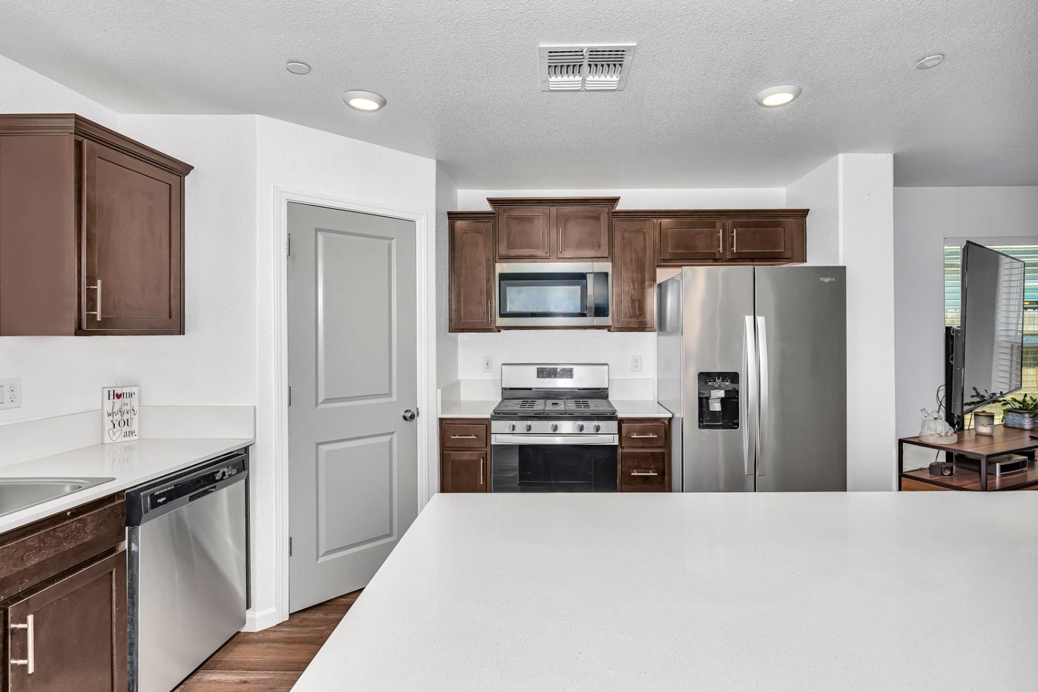 1807 Patricia Ct, Los Banos, CA 93635