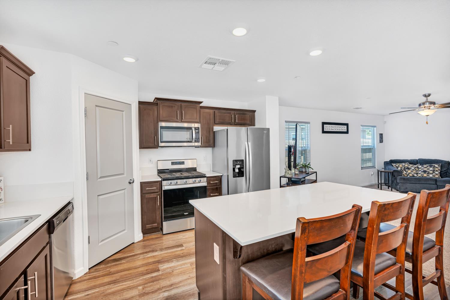 1807 Patricia Ct, Los Banos, CA 93635