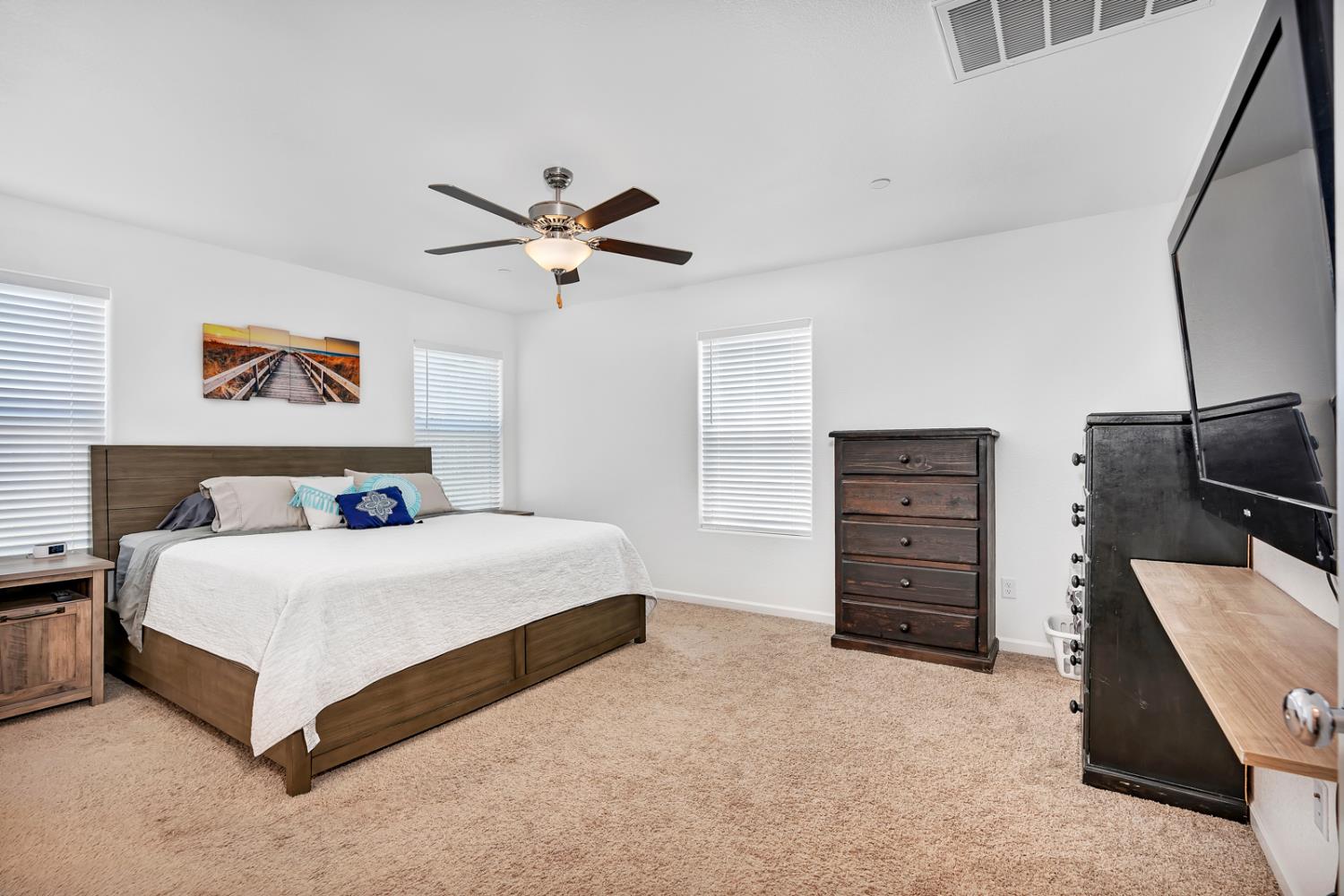 1807 Patricia Ct, Los Banos, CA 93635