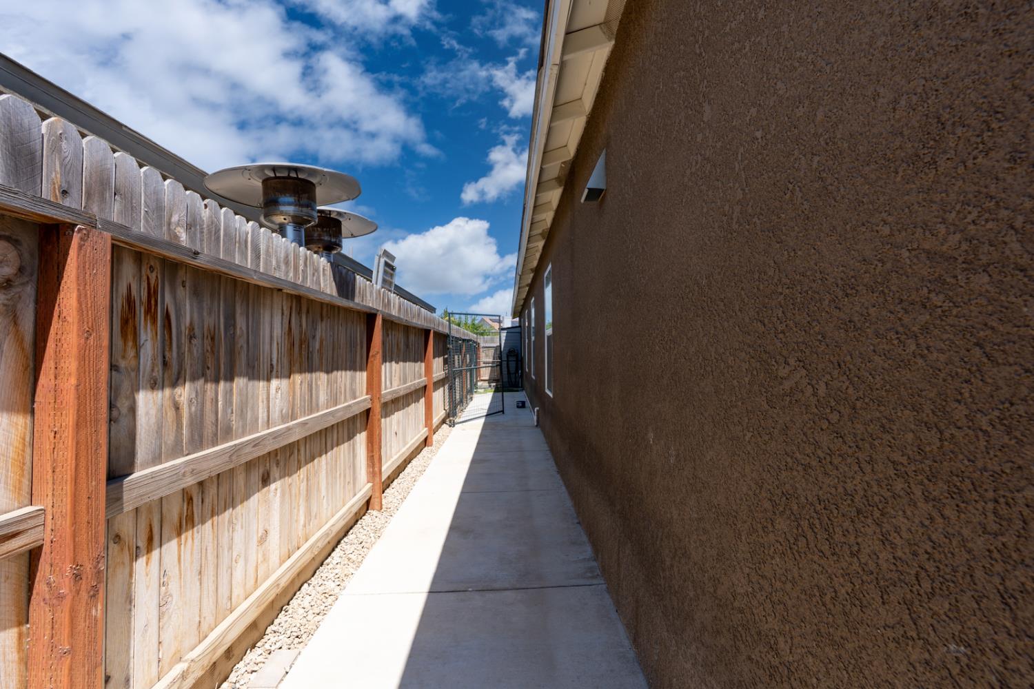 1807 Patricia Ct, Los Banos, CA 93635