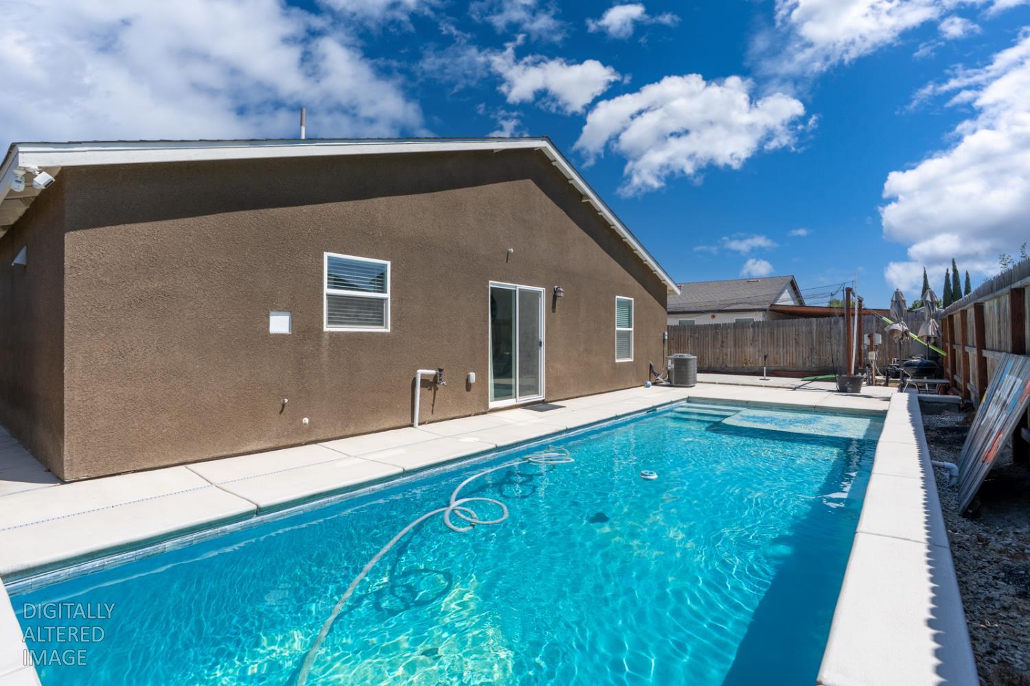 1807 Patricia Ct, Los Banos, CA 93635