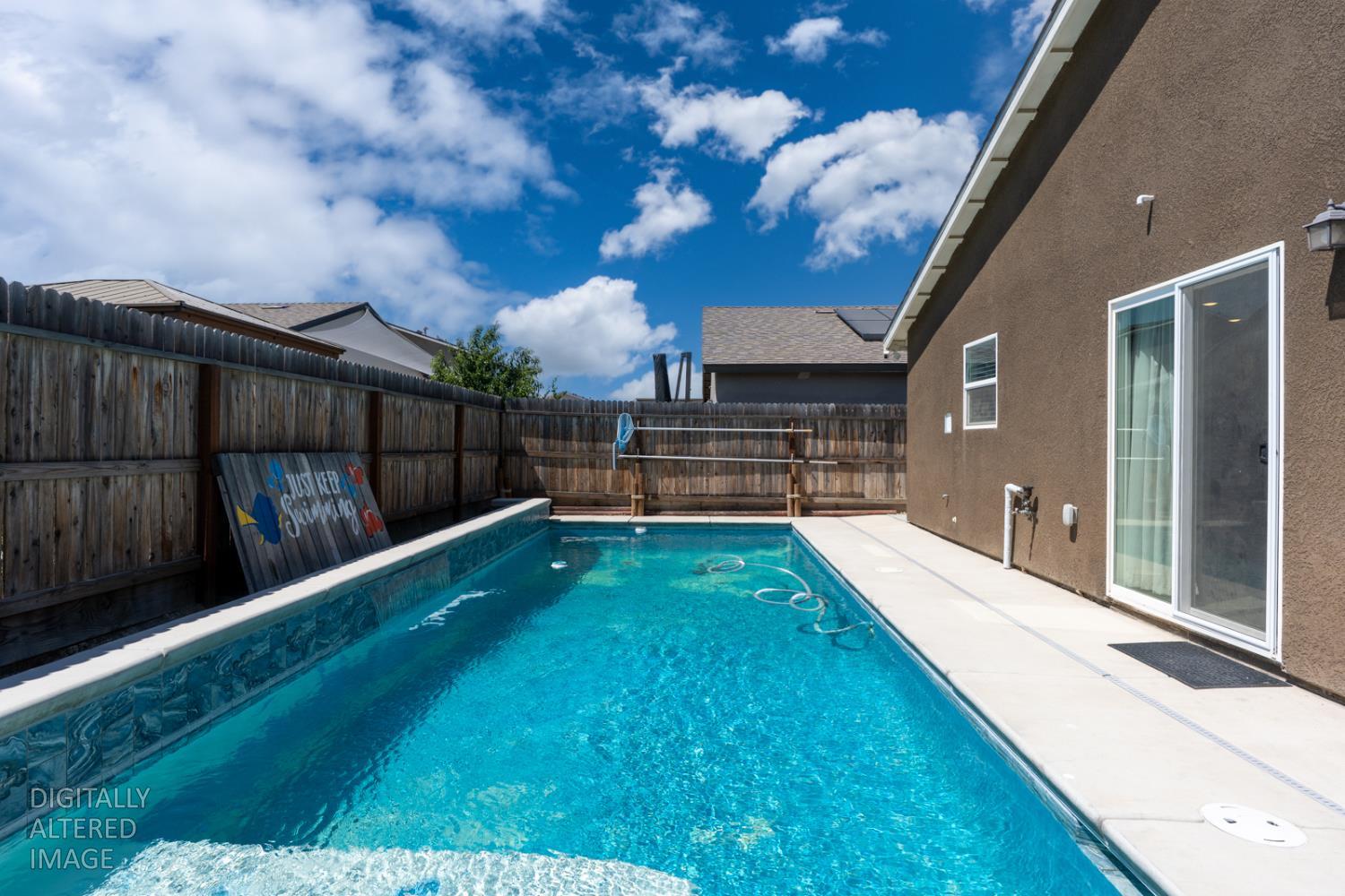 1807 Patricia Ct, Los Banos, CA 93635