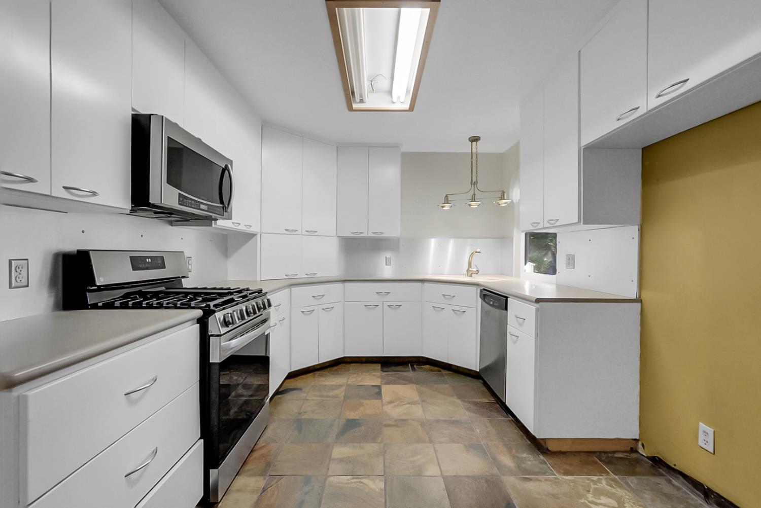 1945 Annhurst Ave, Turlock, CA 95382