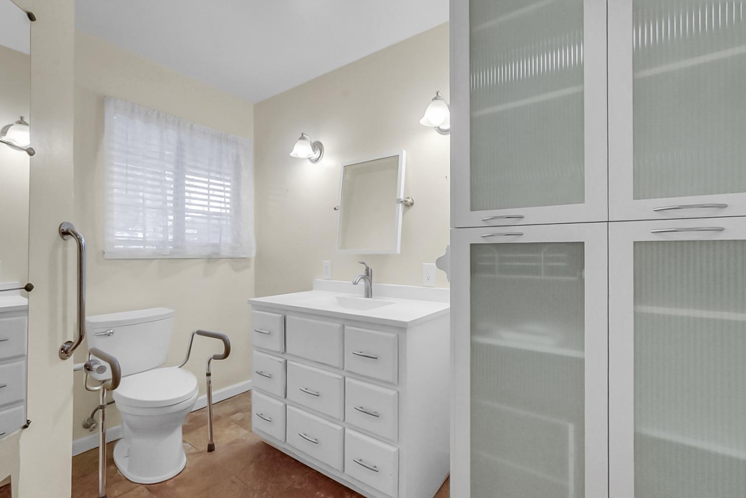 1945 Annhurst Ave, Turlock, CA 95382