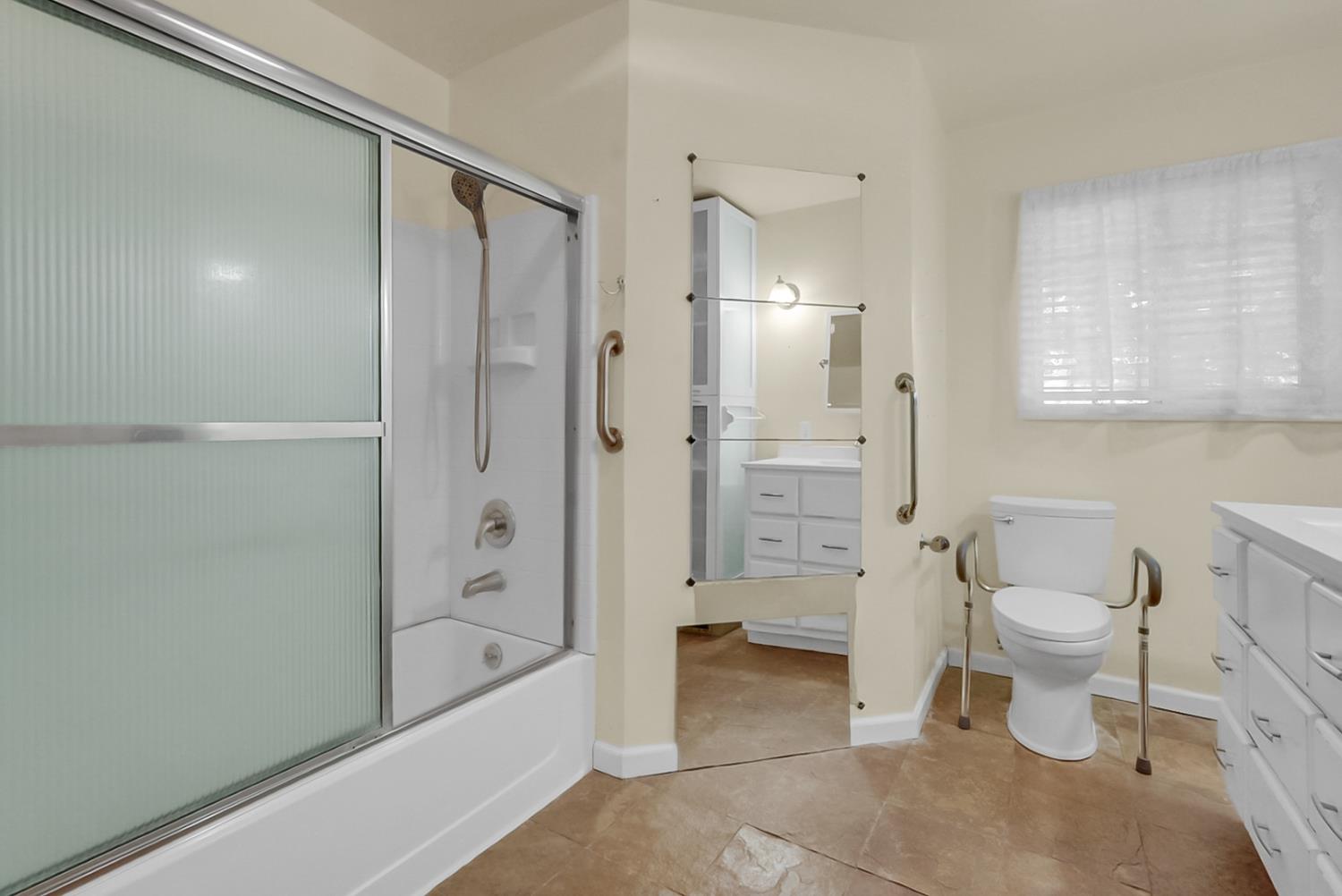 1945 Annhurst Ave, Turlock, CA 95382