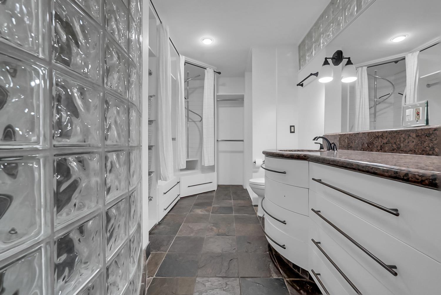 1945 Annhurst Ave, Turlock, CA 95382