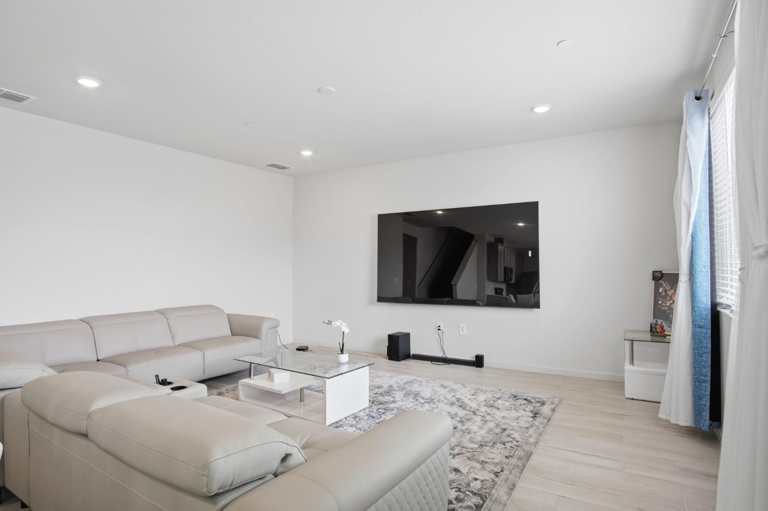 2937 Newhalen St, Manteca, CA 95337
