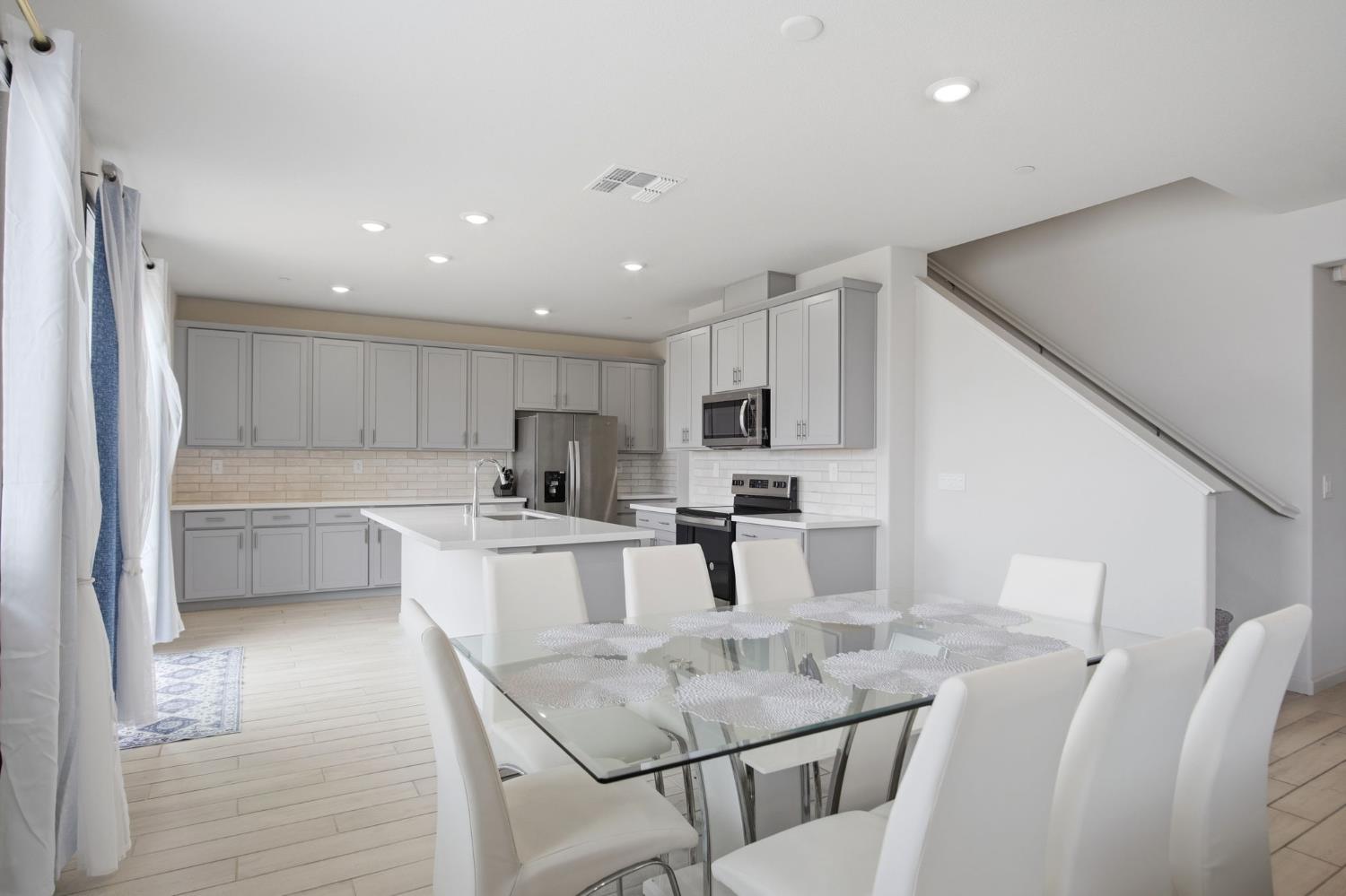 2937 Newhalen St, Manteca, CA 95337
