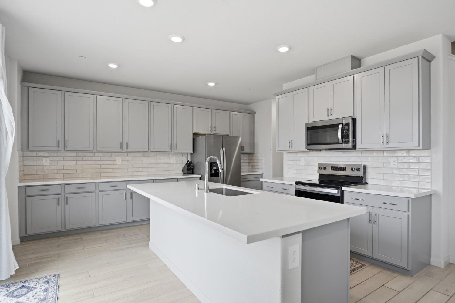 2937 Newhalen St, Manteca, CA 95337