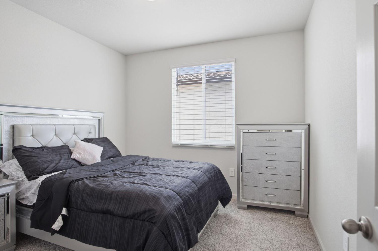 2937 Newhalen St, Manteca, CA 95337