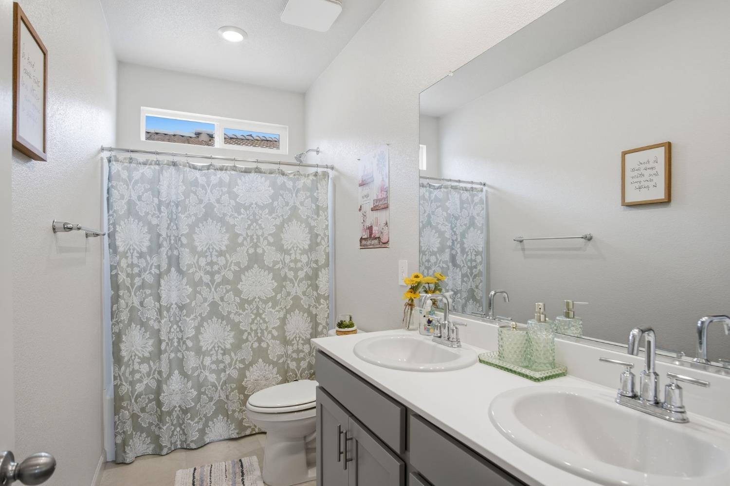 2937 Newhalen St, Manteca, CA 95337