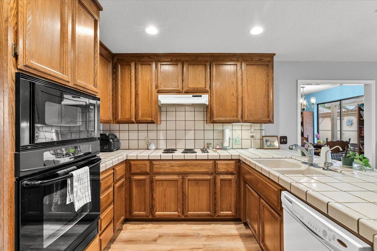 2136 Candy Cane Walk, Manteca, CA 95336