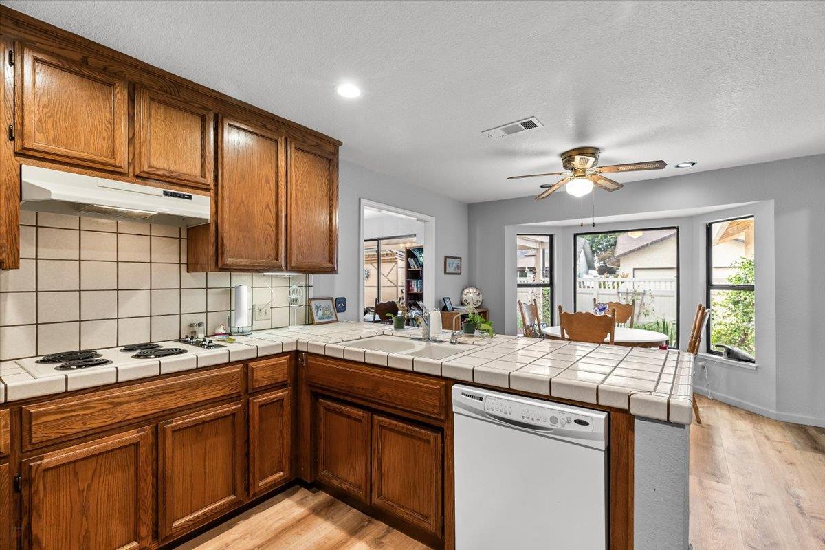 2136 Candy Cane Walk, Manteca, CA 95336