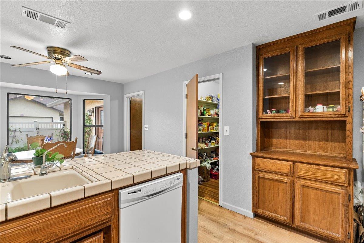 2136 Candy Cane Walk, Manteca, CA 95336