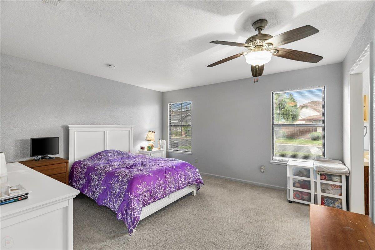 2136 Candy Cane Walk, Manteca, CA 95336